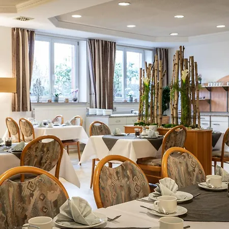 Pfaelzer Hof Gmbh מלון 3*